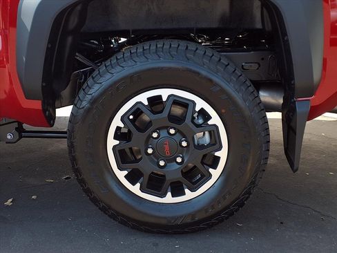 Certified 2025 Toyota Tacoma TRD Off-Road image 4