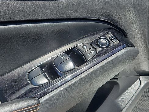 Used 2024 Nissan Altima 2.5 SR FWD image 12