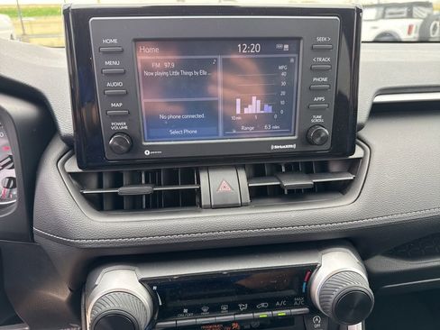 Used 2022 Toyota RAV4 LE image 22