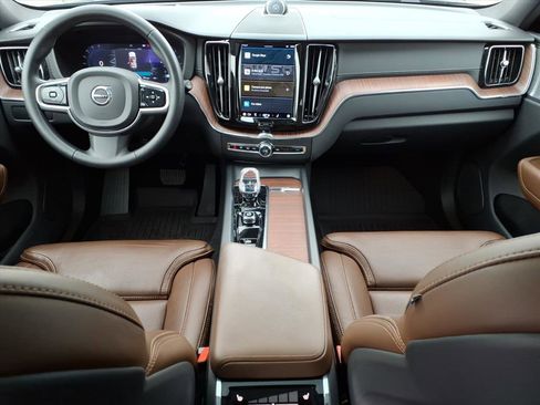 Certified 2023 Volvo XC60 B5 Ultimate w/ Climate Package image 12