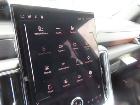 Used 2025 GMC Yukon XL Denali AWD/4WD image 27