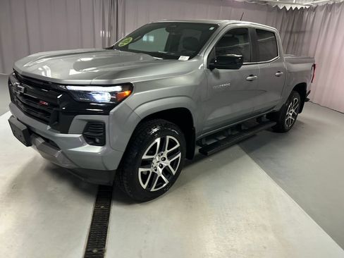 Used 2024 Chevrolet Colorado Z71 w/ Z71 Convenience Package 2 AWD/4WD image 3