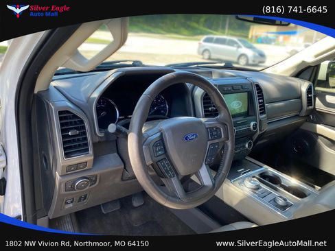 Used 2018 Ford Expedition Max XLT w/ Equipment Group 202A AWD/4WD image 4