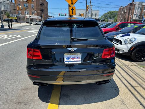 Used 2020 Bentley Bentayga Design Series image 7