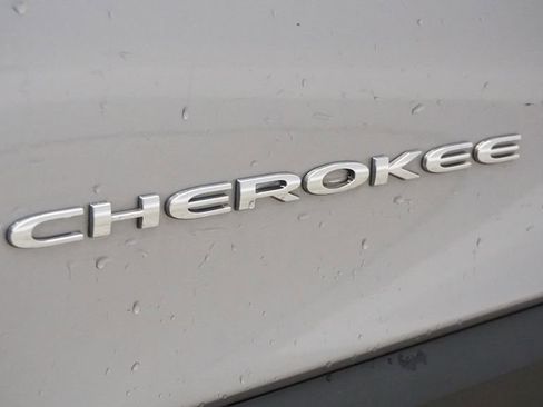 Certified 2019 Jeep Cherokee Limited w/ Trailer Tow Group image 16