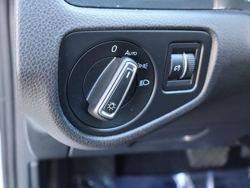 Used 2018 Volkswagen e-Golf SEL Premium image 20