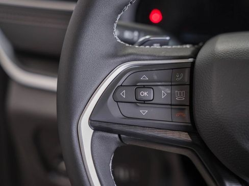 New 2025 Jeep Grand Cherokee Altitude image 26