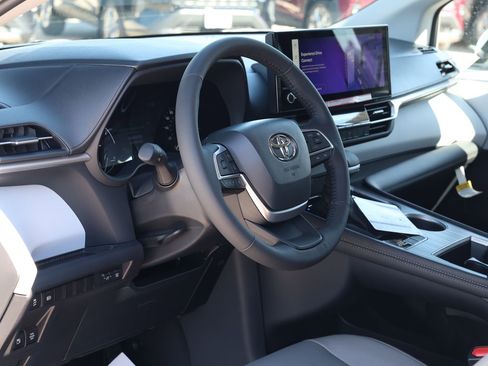 New 2026 Toyota Sienna XLE image 14