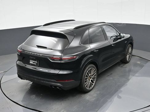 Certified 2023 Porsche Cayenne Platinum Edition AWD/4WD image 30