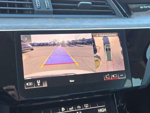 Used 2019 Audi e-tron Premium Plus image 32