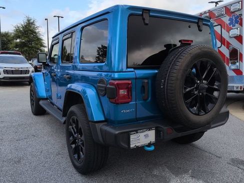 Used 2022 Jeep Wrangler Unlimited Sahara w/ Cold Weather Group AWD/4WD image 5