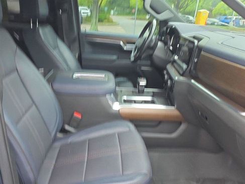 Used 2022 Chevrolet Silverado 1500 High Country w/ High Country Premium Package AWD/4WD image 9