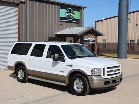 Used 2005 Ford Excursion Eddie Bauer image 16