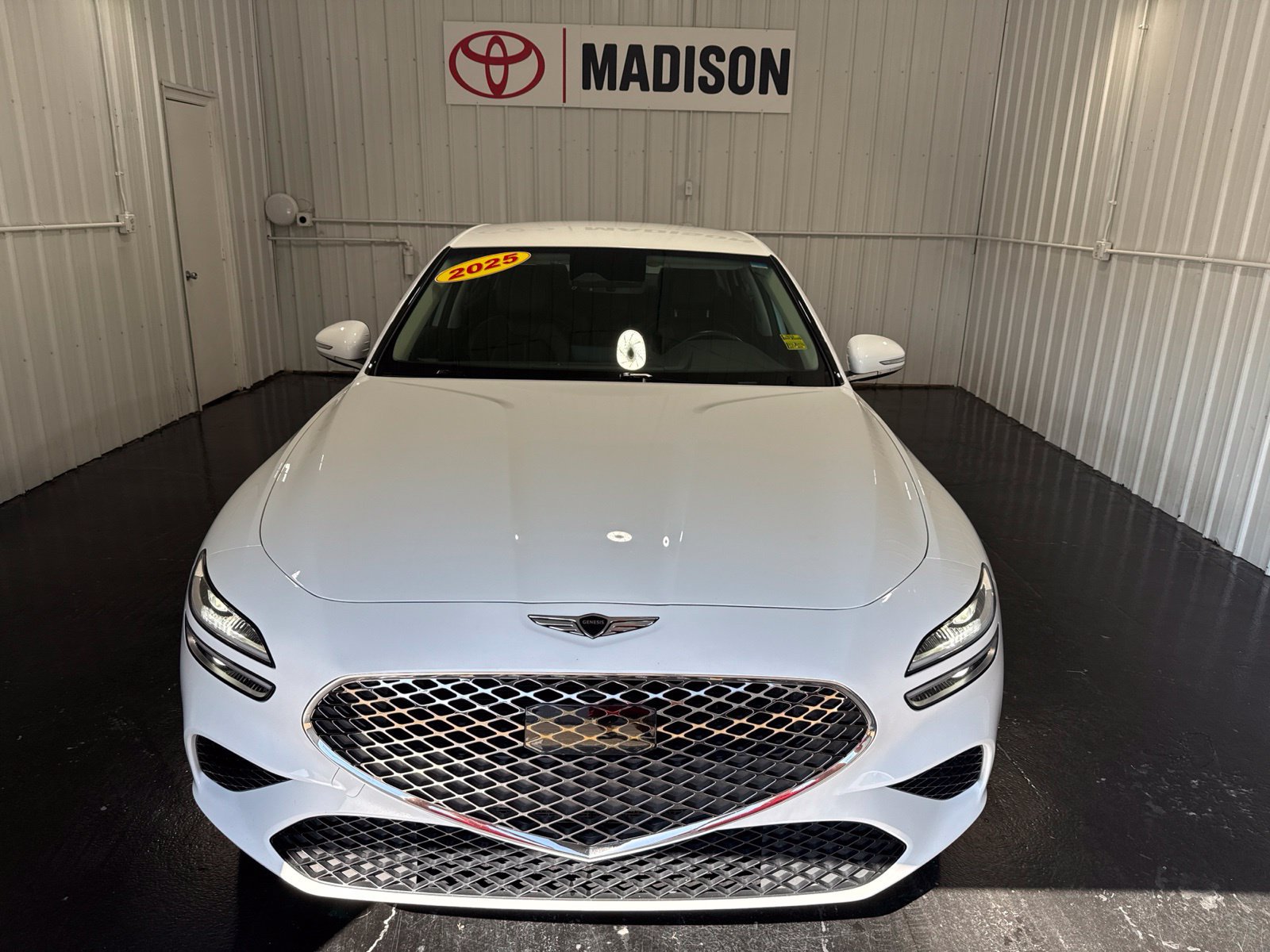 Used 2025 Genesis G70 2.5T AWD/4WD image 8