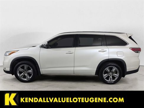 Used 2015 Toyota Highlander Limited Platinum image 2