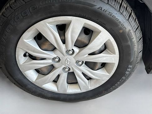 Used 2022 Hyundai Accent SE FWD image 27