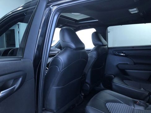 Used 2025 Toyota Highlander XSE image 14