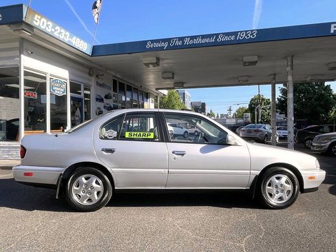 Used 1995 INFINITI G20 FWD image 6