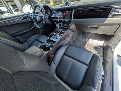 Certified 2024 Porsche Macan image 26