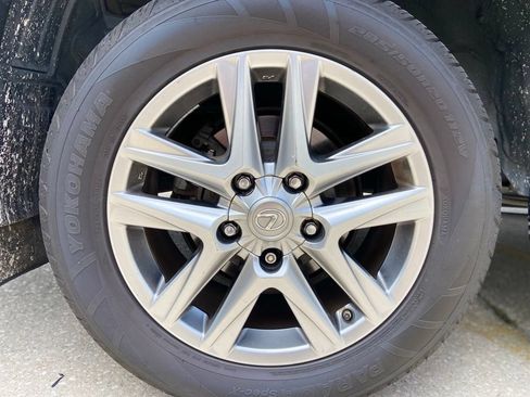 Used 2013 Lexus LX 570 4WD w/ Luxury Pkg image 11