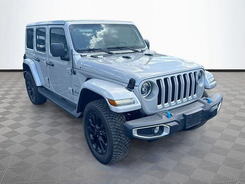 Used 2023 Jeep Wrangler Unlimited Sahara w/ Cold Weather Group AWD/4WD image 4