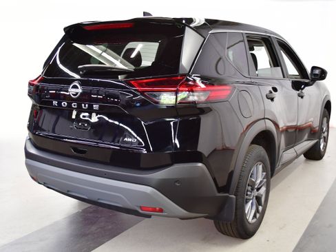 Used 2023 Nissan Rogue S AWD/4WD image 7