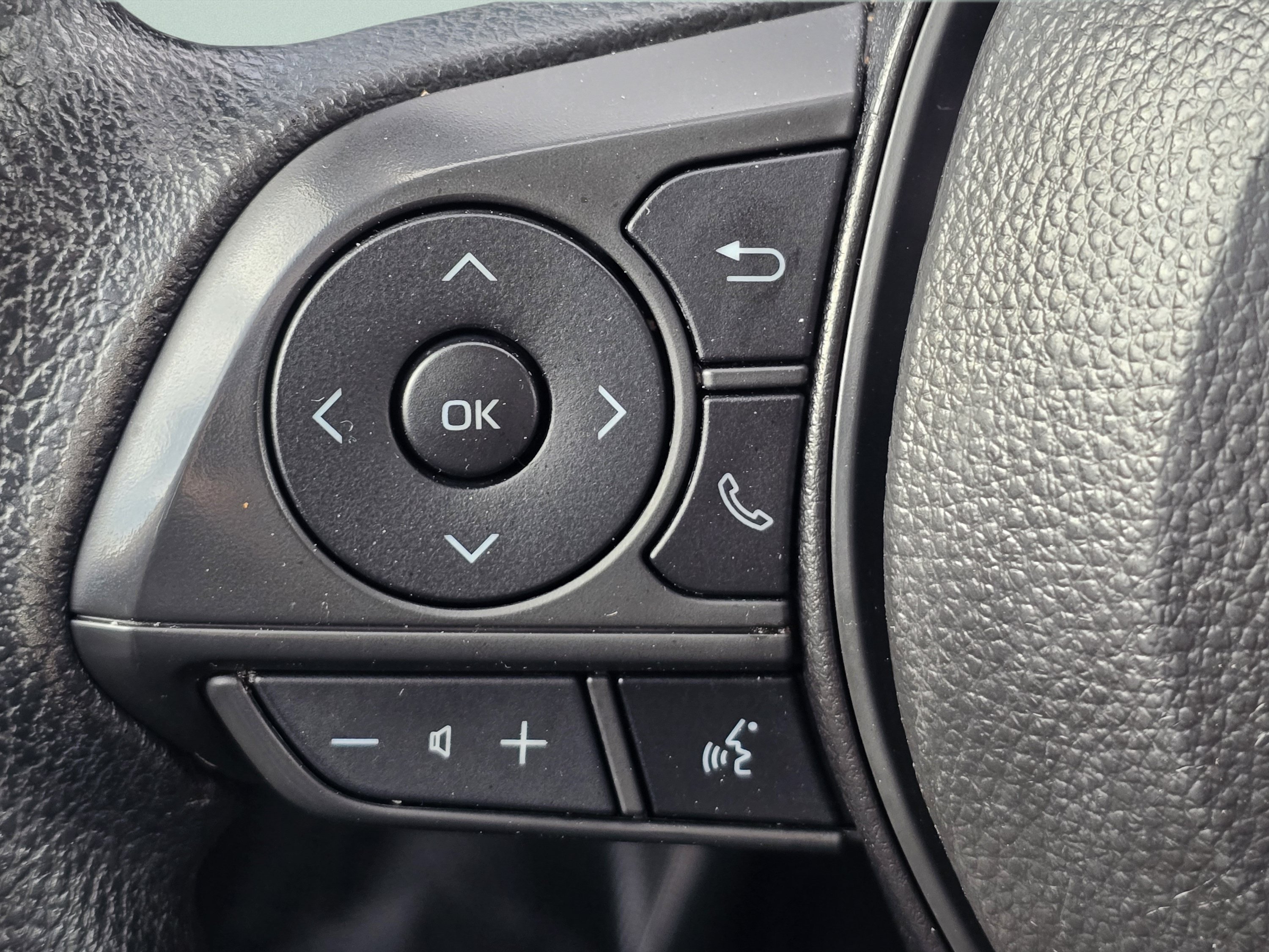 Used 2025 Toyota Corolla LE FWD image 16