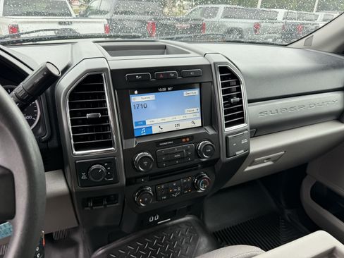 Used 2017 Ford F250 XLT w/ XLT Premium Package AWD/4WD image 19