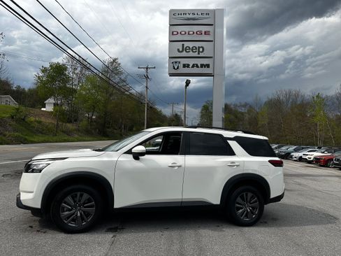 Used 2023 Nissan Pathfinder SV AWD/4WD image 29