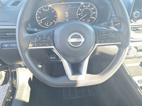 Used 2024 Nissan Altima 2.5 SV image 11