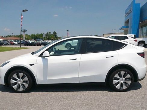 Used 2021 Tesla Model Y Long Range image 4