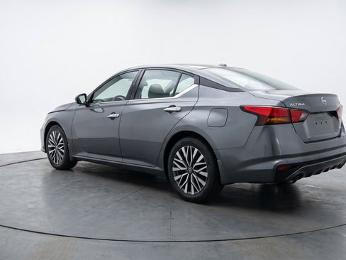 Used 2025 Nissan Altima 2.5 SV FWD image 6