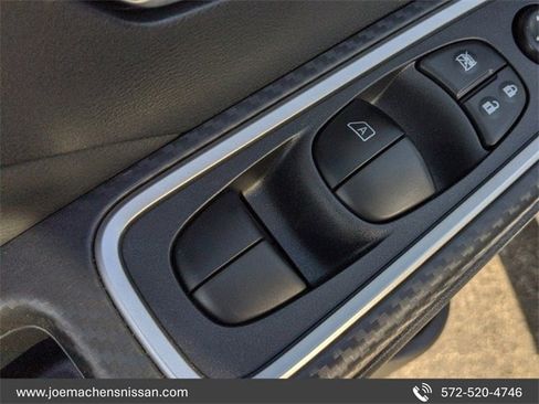 New 2025 Nissan Versa SR w/ Trunk Package image 19