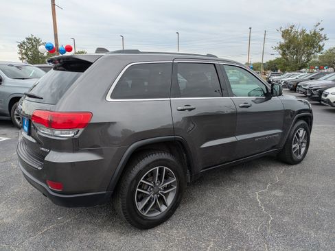 Used 2019 Jeep Grand Cherokee Laredo w/ Laredo X Package RWD image 24
