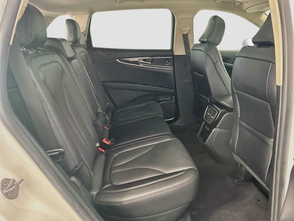 Used 2023 Lincoln Nautilus Reserve w/ Luxury Package AWD/4WD image 21