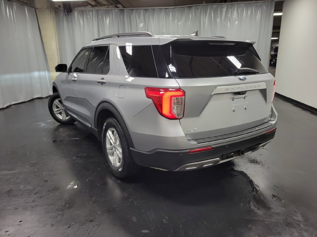 Used 2022 Ford Explorer XLT w/ Equipment Group 202A AWD/4WD image 6