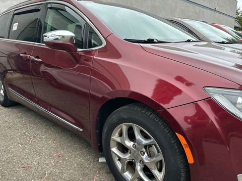 Used 2018 Chrysler Pacifica Limited FWD image 4