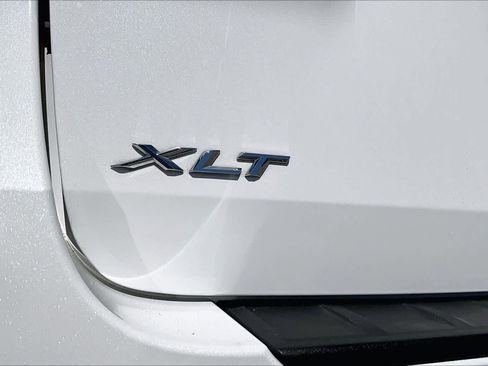 Used 2023 Ford Explorer XLT image 10