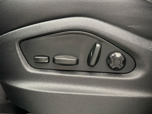 Used 2024 Porsche Cayenne AWD/4WD image 12