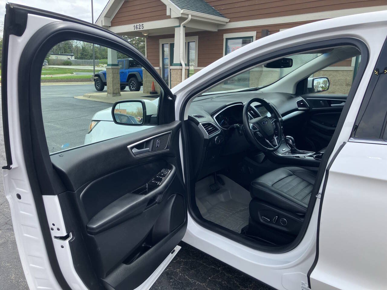 Used 2016 Ford Edge SEL w/ Equipment Group 201A AWD/4WD image 8