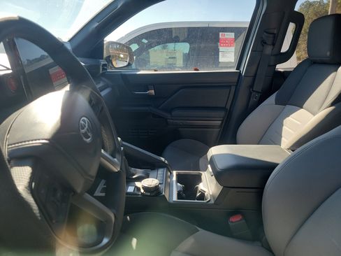 Used 2025 Toyota Tacoma 4x4 Double Cab Hybrid image 9