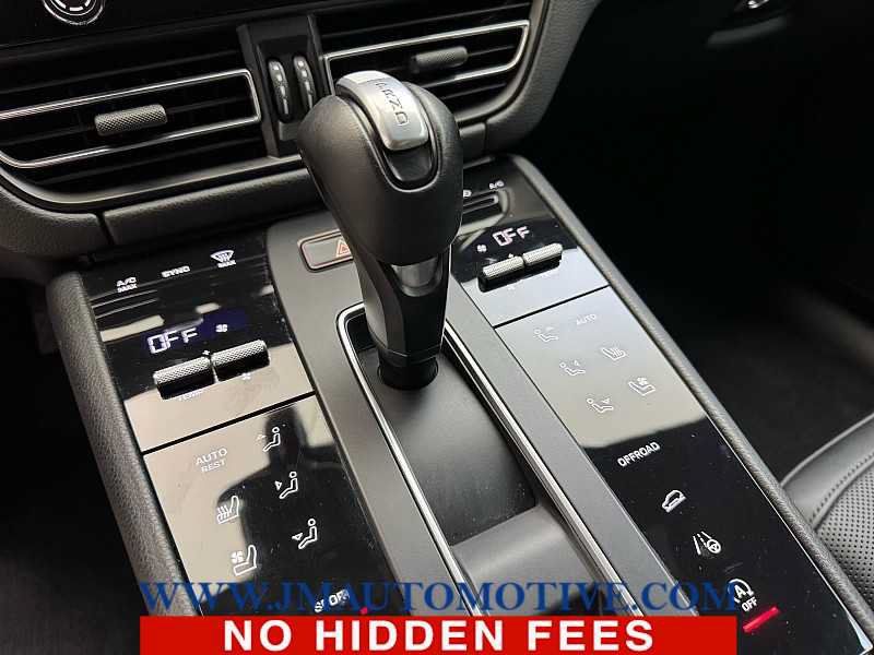 Used 2023 Porsche Macan AWD/4WD image 31