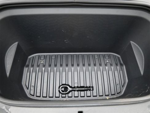 Used 2023 Tesla Model Y Long Range image 17