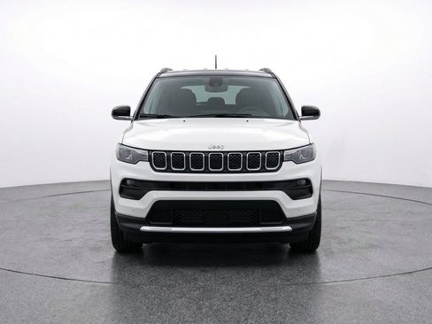 Used 2025 Jeep Compass Limited AWD/4WD image 2