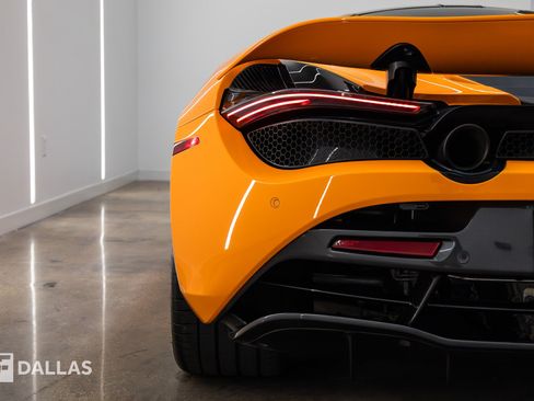 Used 2019 McLaren 720S Performance RWD image 11