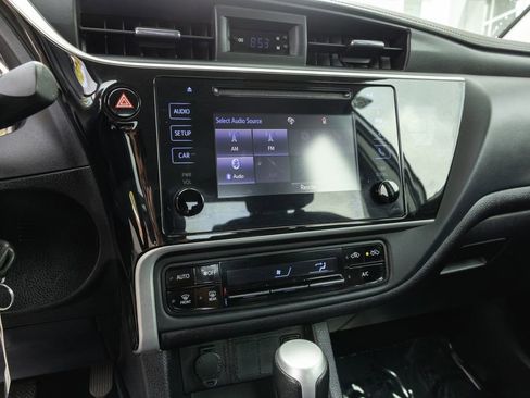 Used 2019 Toyota Corolla LE image 17