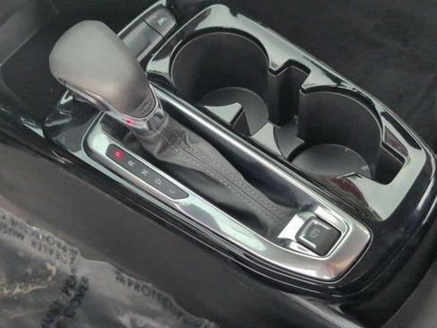 Used 2025 Chevrolet Trax LT w/ LT Convenience Package FWD image 19