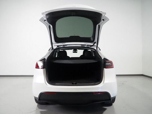 Used 2023 Tesla Model Y Long Range AWD/4WD image 39