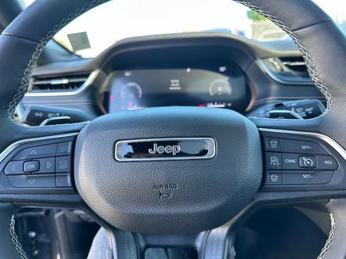 Used 2023 Jeep Grand Cherokee L Altitude AWD/4WD image 17