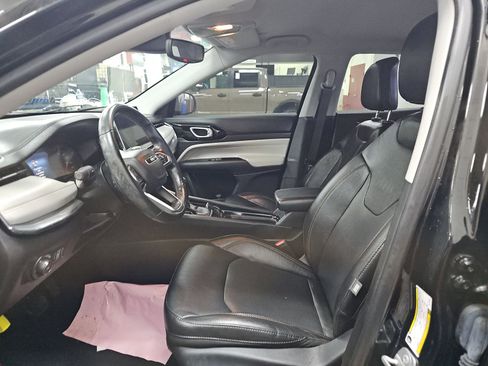 Used 2022 Jeep Compass Limited image 3